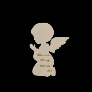 leseni angelček z napisom, sveti krst